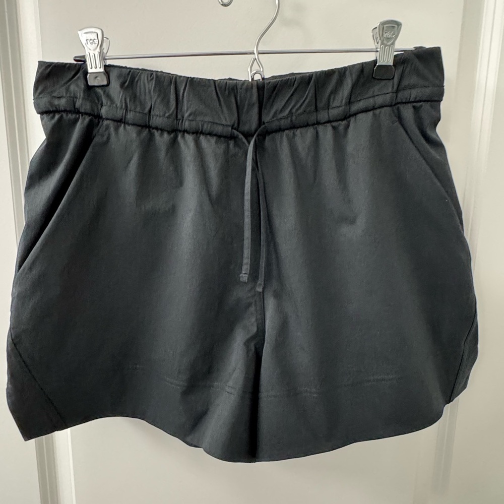 Lululemon Cinchable Waist High-Rise Woven
Short 3.5"